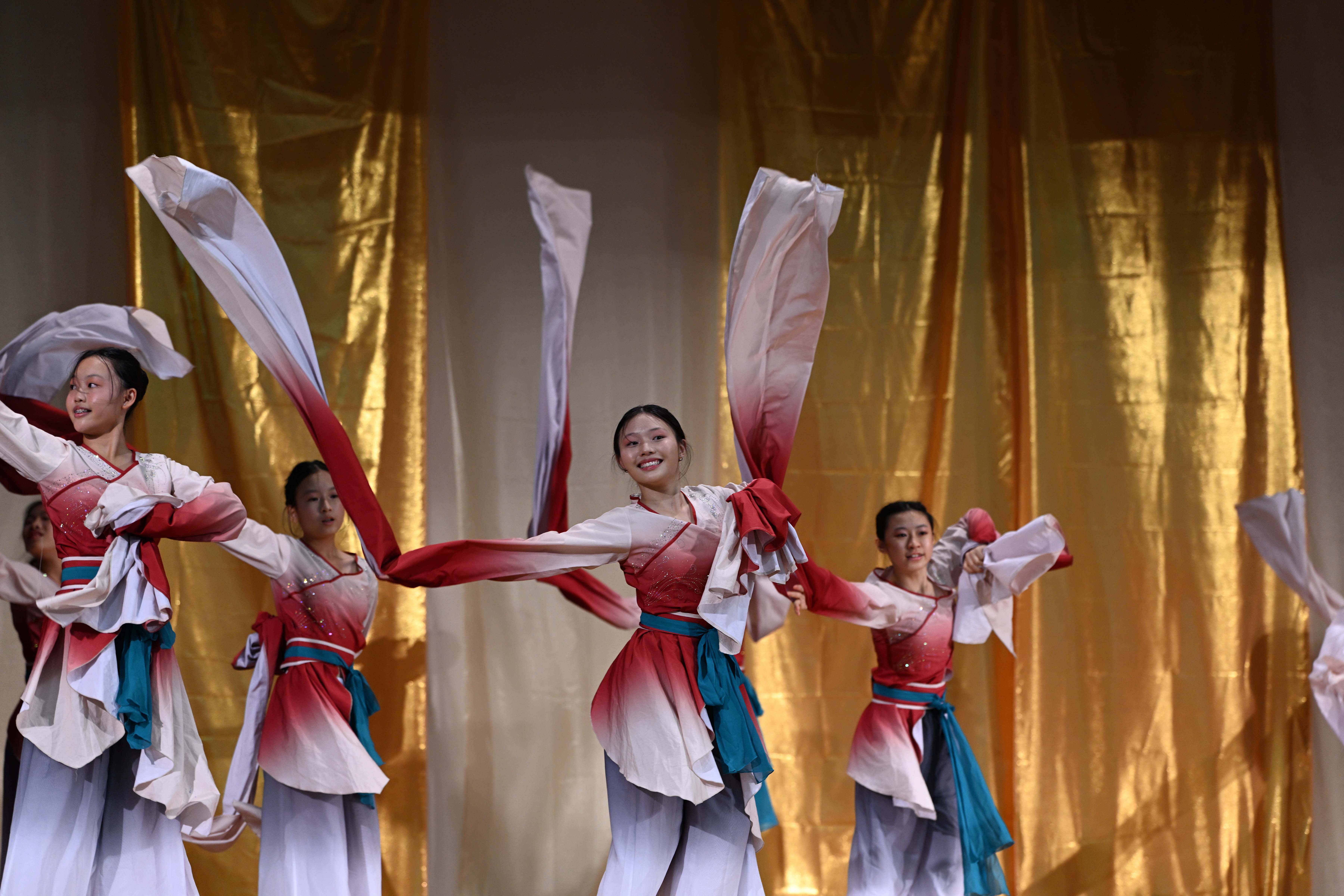 NV Chinese Dancers